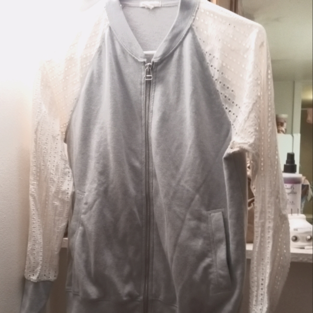 Gap eye let detail grey bomber jacket (NWOT)